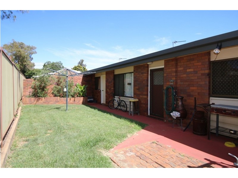 1/4 Brendanbri Street, Centenary Heights QLD 4350
