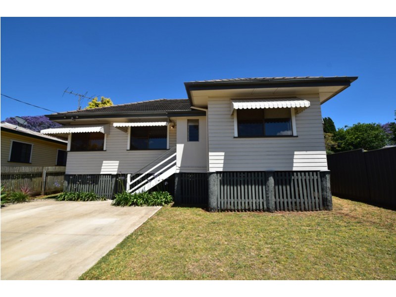 17 Searle Street, South Toowoomba QLD 4350