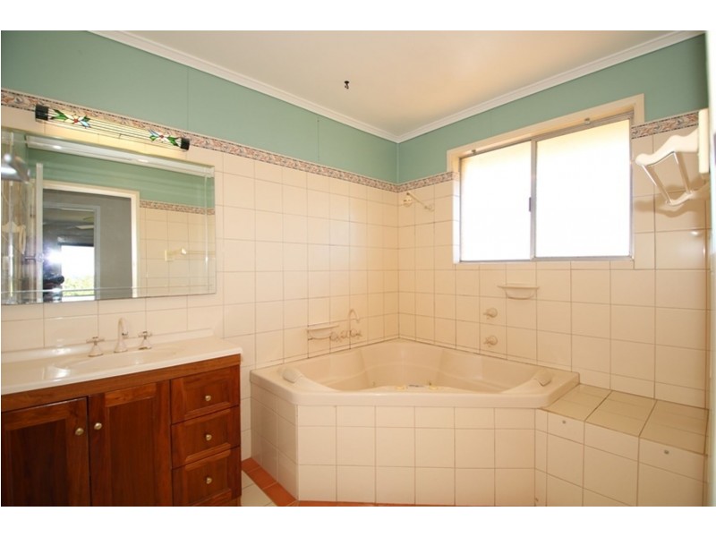 2 Raelyn Street, Centenary Heights QLD 4350