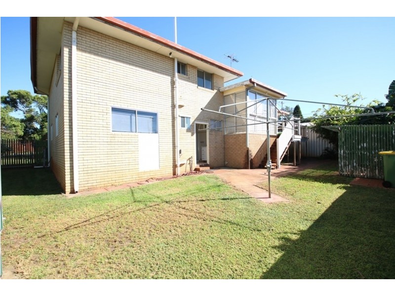 2 Raelyn Street, Centenary Heights QLD 4350