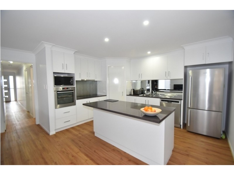 2/14 Wandsworth Street, Cranley QLD 4350