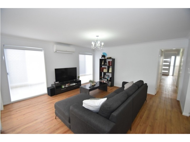 2/14 Wandsworth Street, Cranley QLD 4350