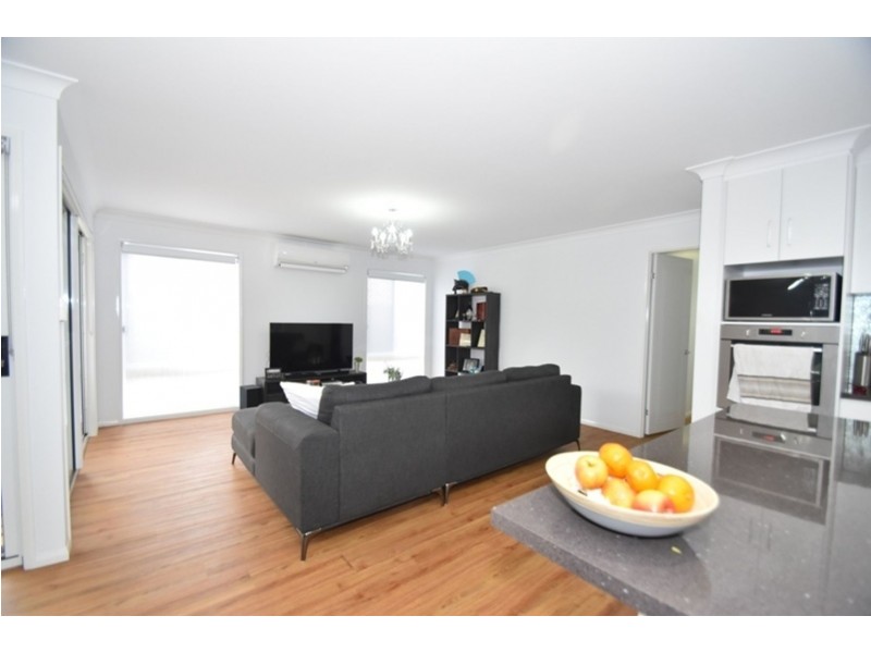 2/14 Wandsworth Street, Cranley QLD 4350