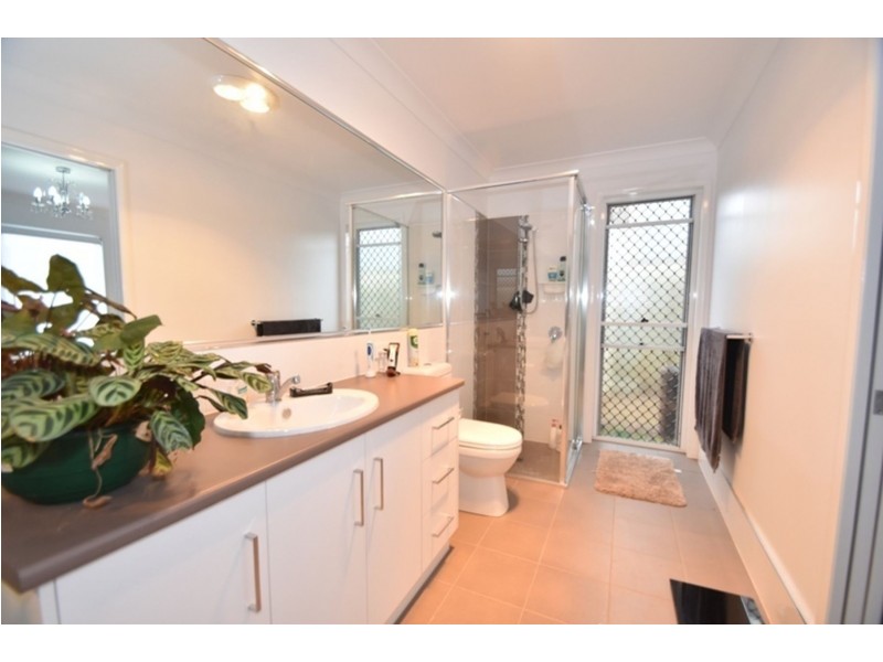2/14 Wandsworth Street, Cranley QLD 4350