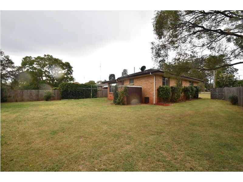 25 Batterbee Street, Rangeville QLD 4350