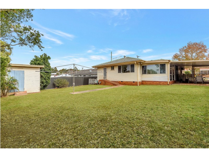 12 Berghofer Street, Rockville QLD 4350
