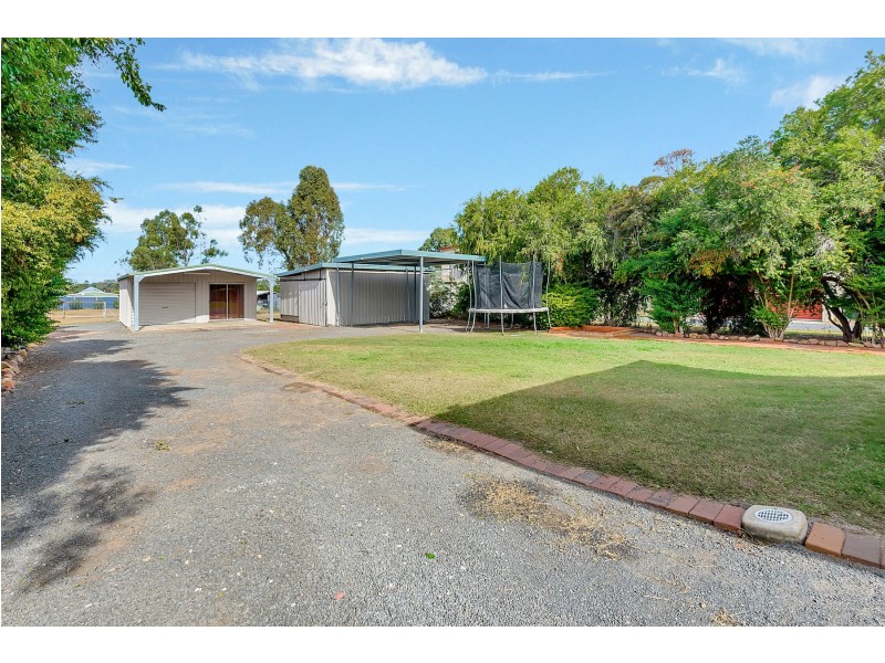 8 Peters Street, Goombungee QLD 4354