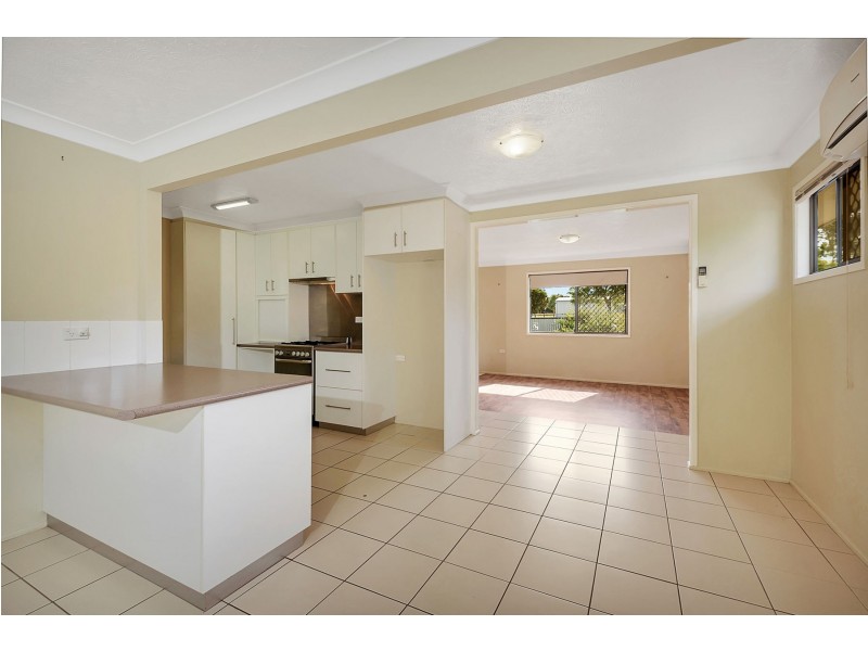 8 Peters Street, Goombungee QLD 4354