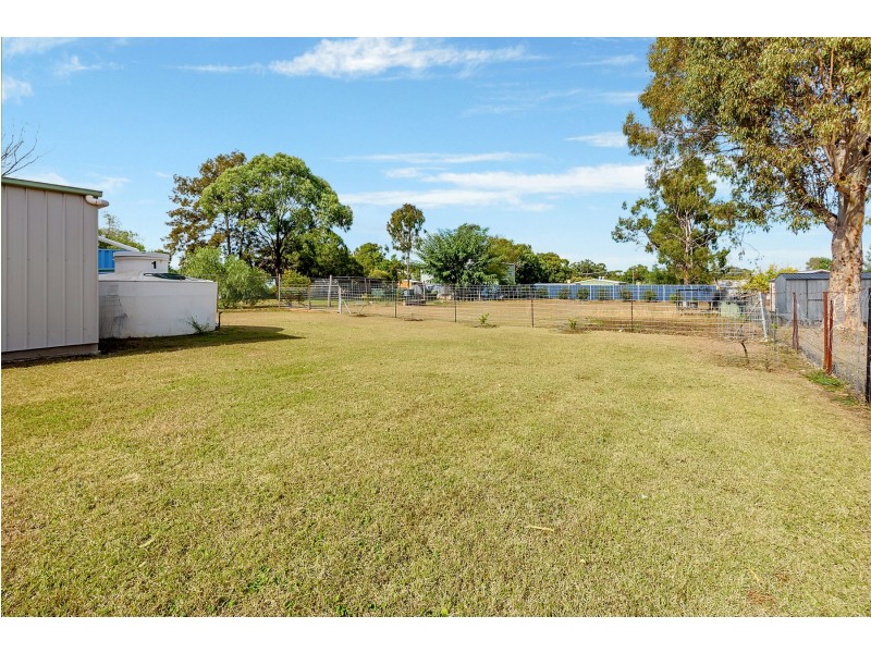 8 Peters Street, Goombungee QLD 4354