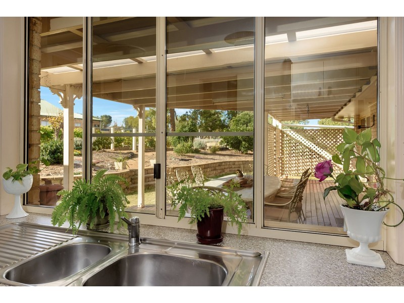 2 Meadow Court, Kingsthorpe QLD 4400