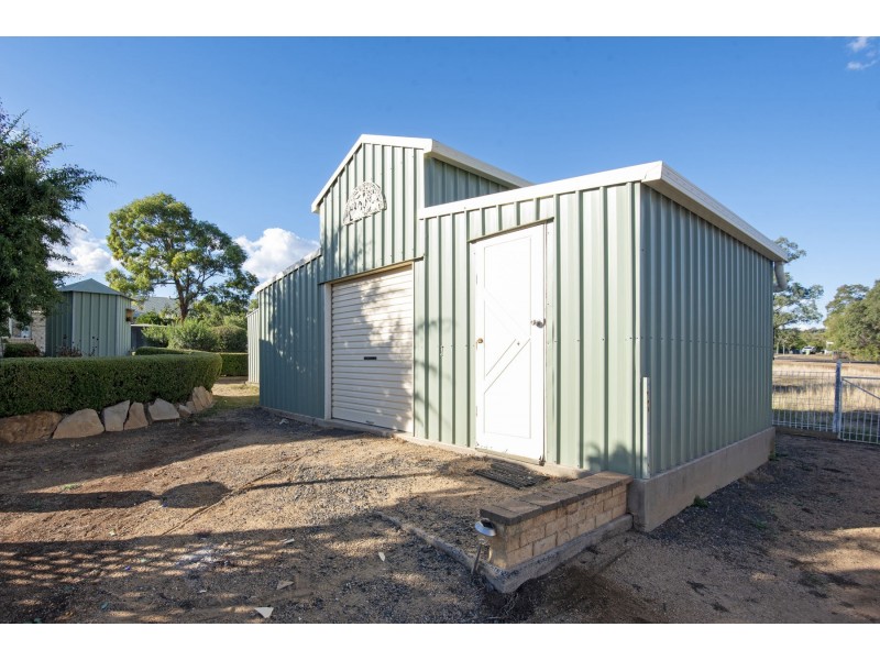 2 Meadow Court, Kingsthorpe QLD 4400