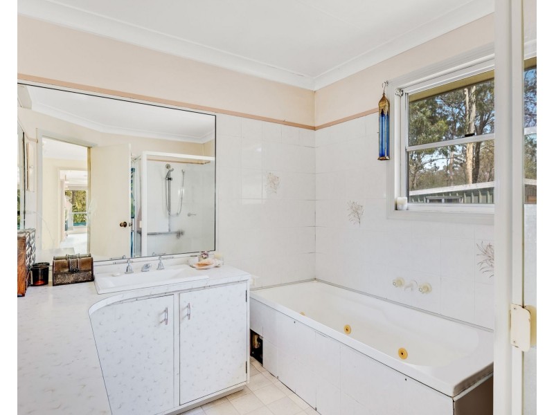 102 Milora Road, Upper Lockyer QLD 4352