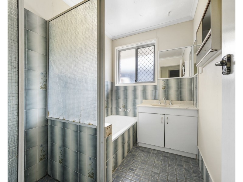11 Wine Drive, Wilsonton Heights QLD 4350