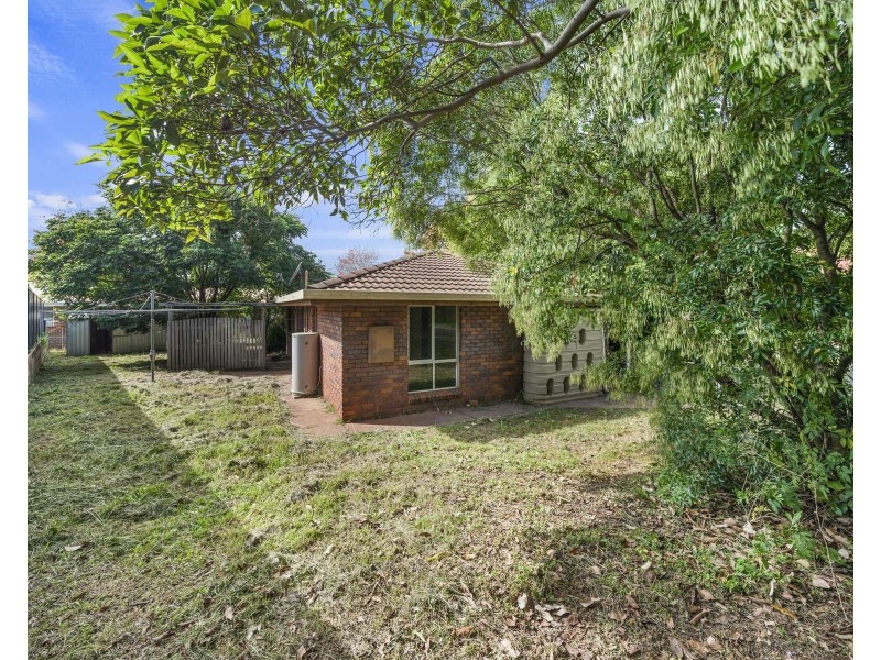11 Wine Drive, Wilsonton Heights QLD 4350