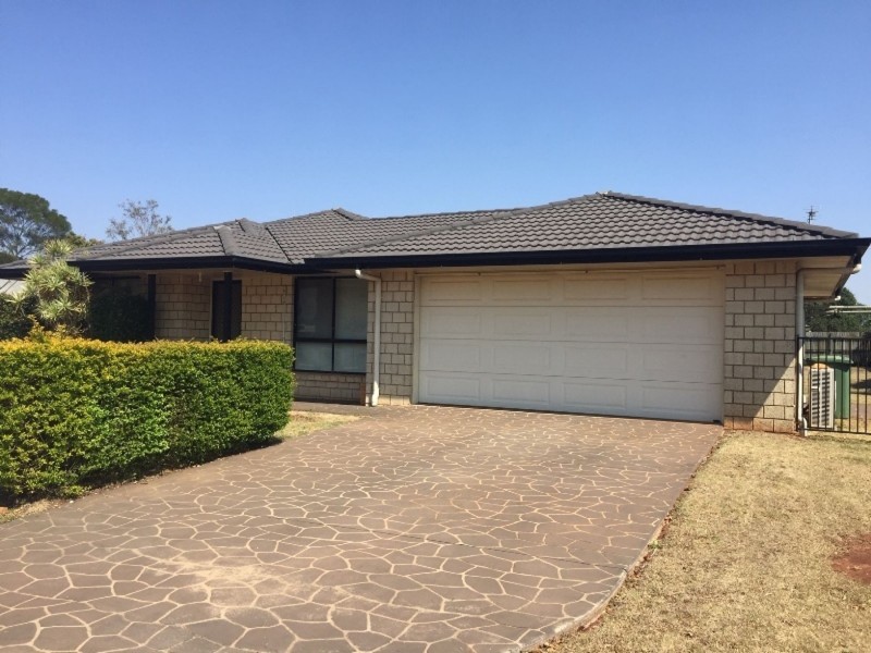 12 Rogers Drive, Highfields QLD 4352