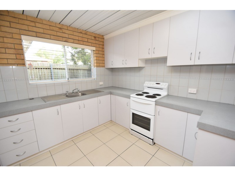 2/17 Hoepper Street, Kearneys Spring QLD 4350