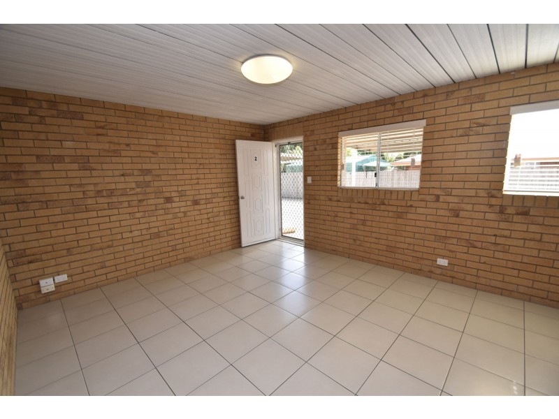 2/17 Hoepper Street, Kearneys Spring QLD 4350