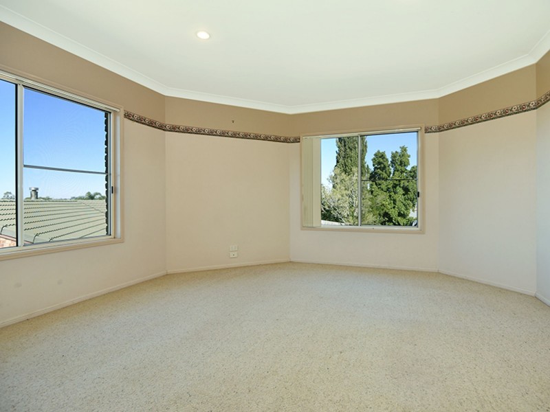 2 Lysanda Close, Wilsonton QLD 4350