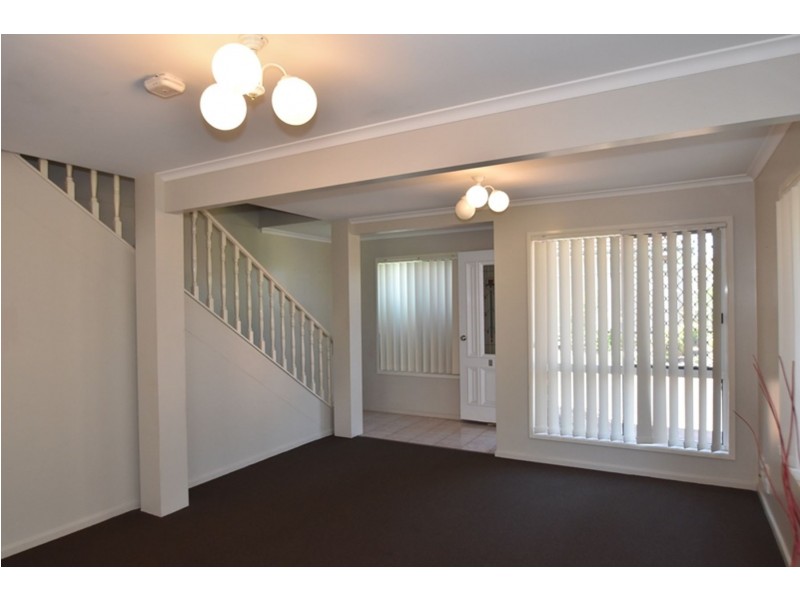 1/19a Gladstone Street, Newtown QLD 4350