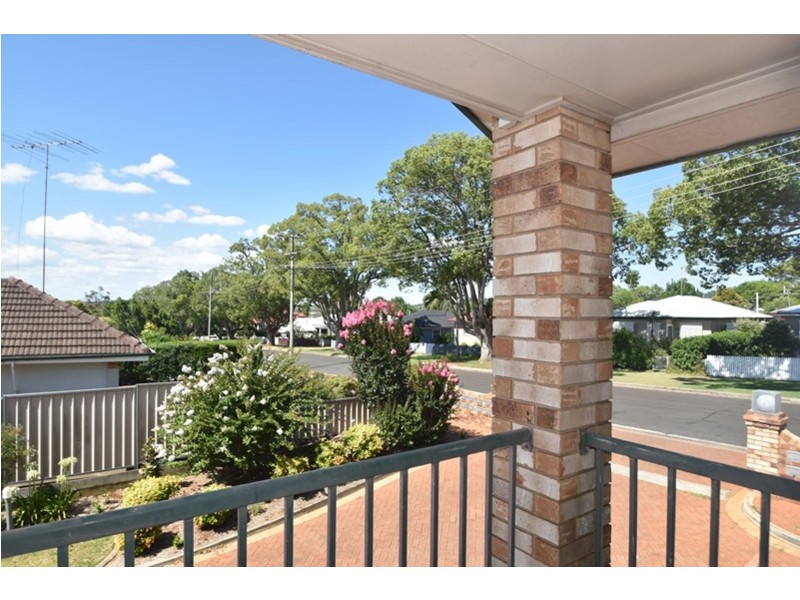 1/19a Gladstone Street, Newtown QLD 4350