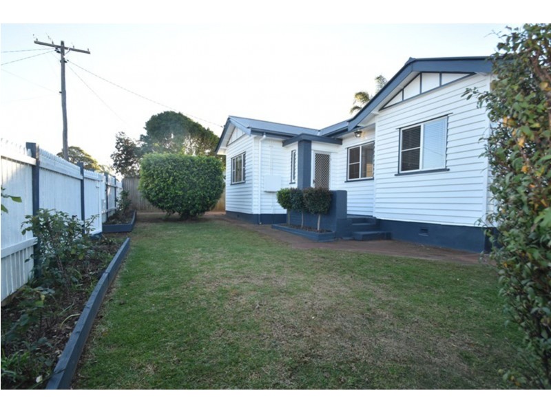 15 Bullock Street, Rockville QLD 4350