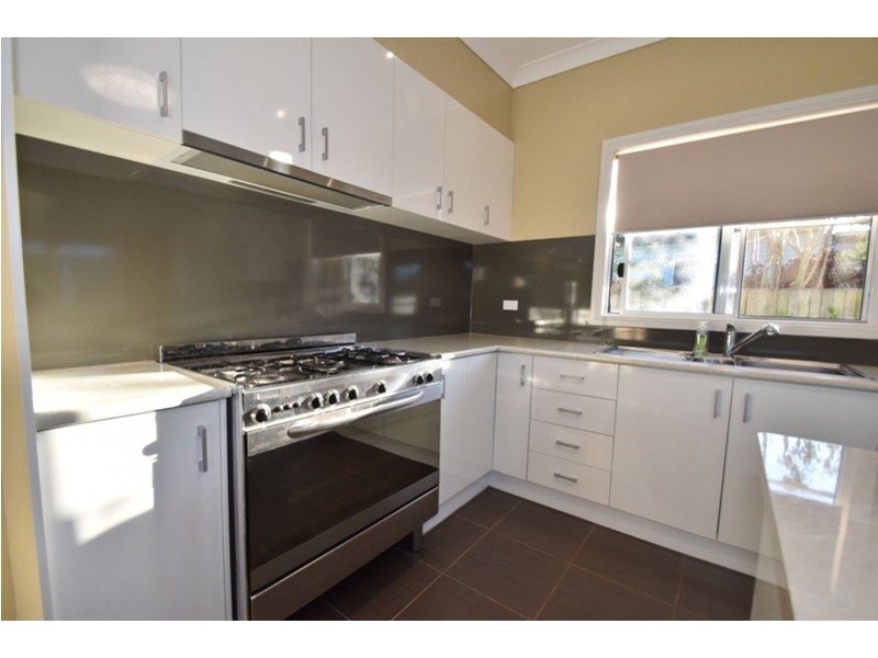 15 Bullock Street, Rockville QLD 4350