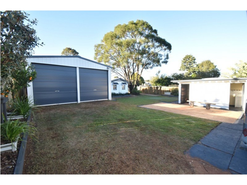 15 Bullock Street, Rockville QLD 4350