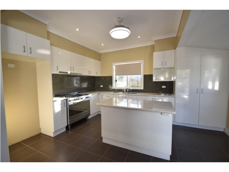 15 Bullock Street, Rockville QLD 4350