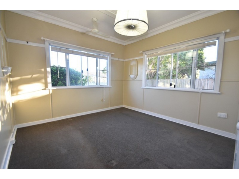 15 Bullock Street, Rockville QLD 4350