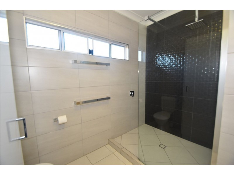 15 Bullock Street, Rockville QLD 4350