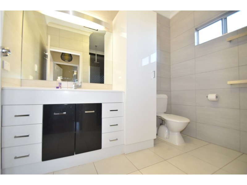 15 Bullock Street, Rockville QLD 4350