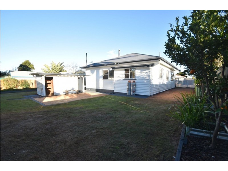 15 Bullock Street, Rockville QLD 4350