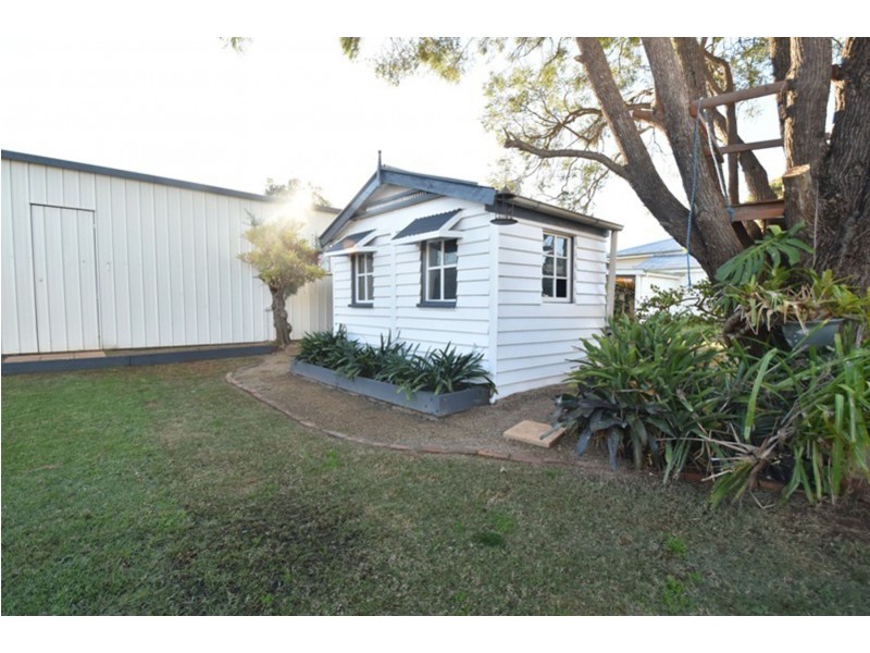 15 Bullock Street, Rockville QLD 4350