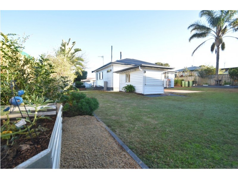 15 Bullock Street, Rockville QLD 4350