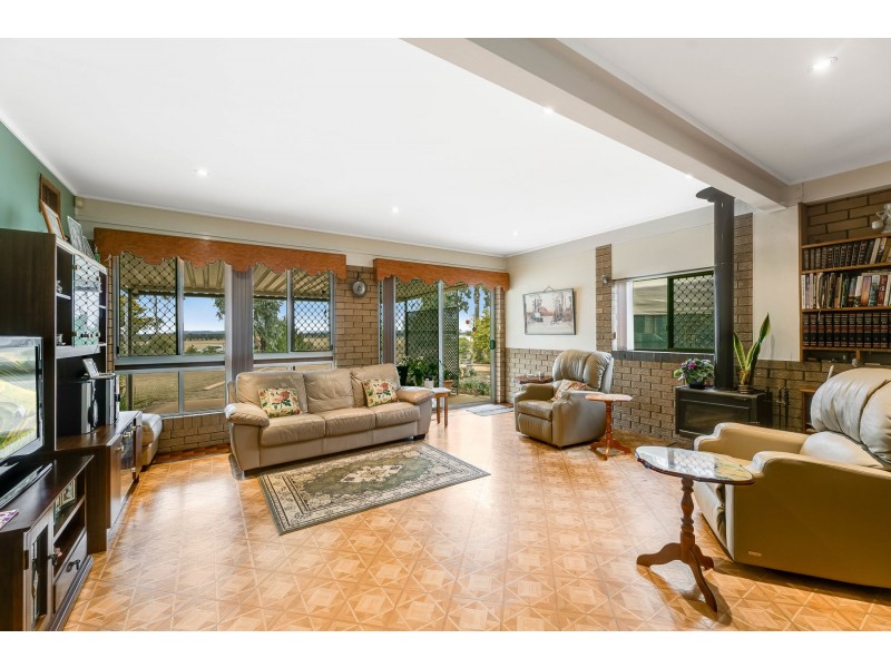 49 4AK Road, Oakey QLD 4401