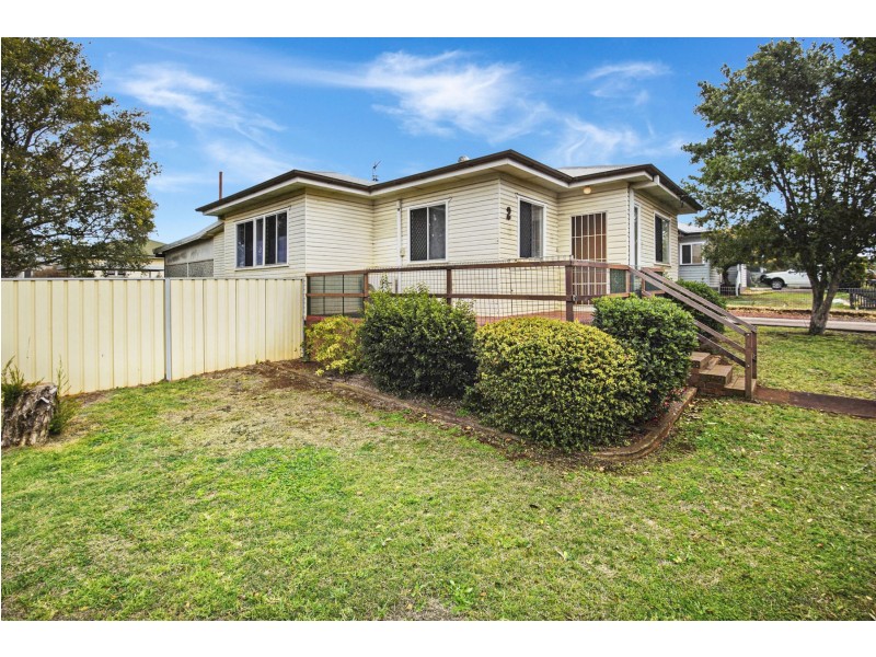 2 Farquharson Street, Harristown QLD 4350