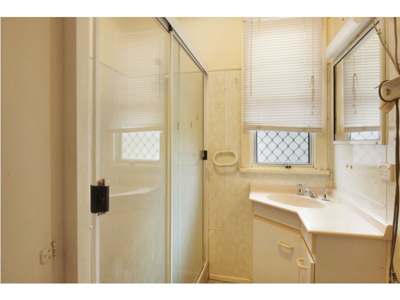 2 Farquharson Street, Harristown QLD 4350