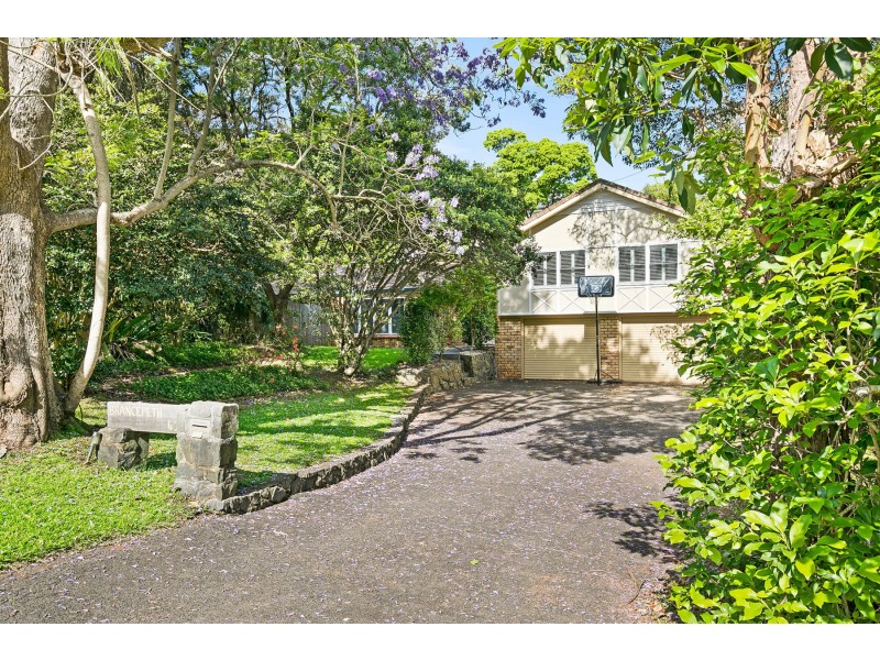 42 Mackenzie Street, Mount Lofty QLD 4350