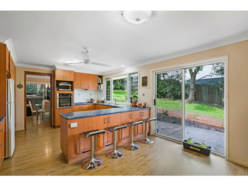 42 Mackenzie Street, Mount Lofty QLD 4350