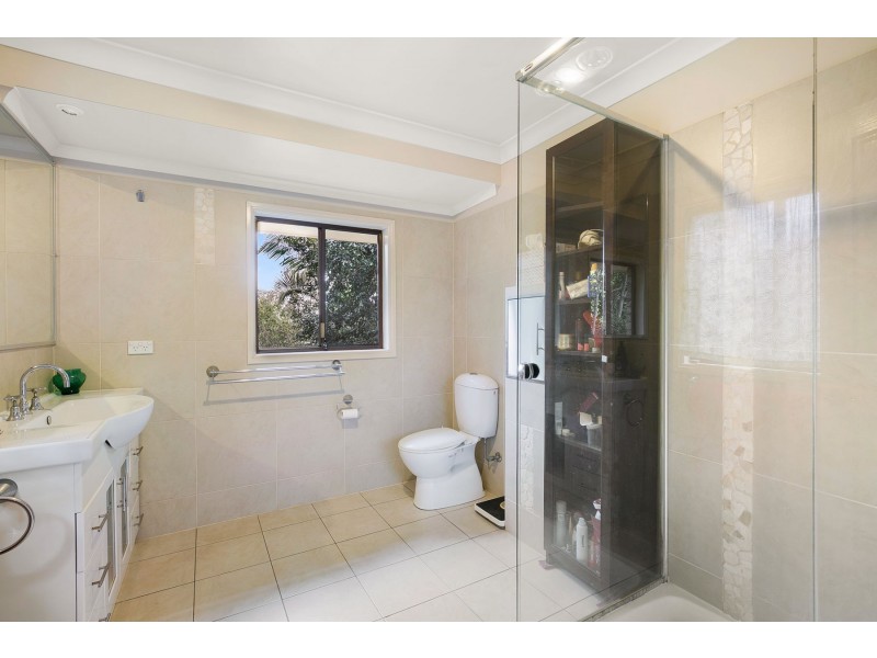 42 Mackenzie Street, Mount Lofty QLD 4350