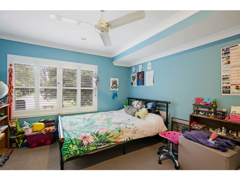 42 Mackenzie Street, Mount Lofty QLD 4350
