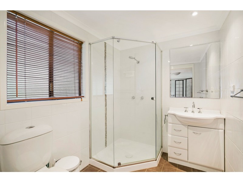 42 Mackenzie Street, Mount Lofty QLD 4350