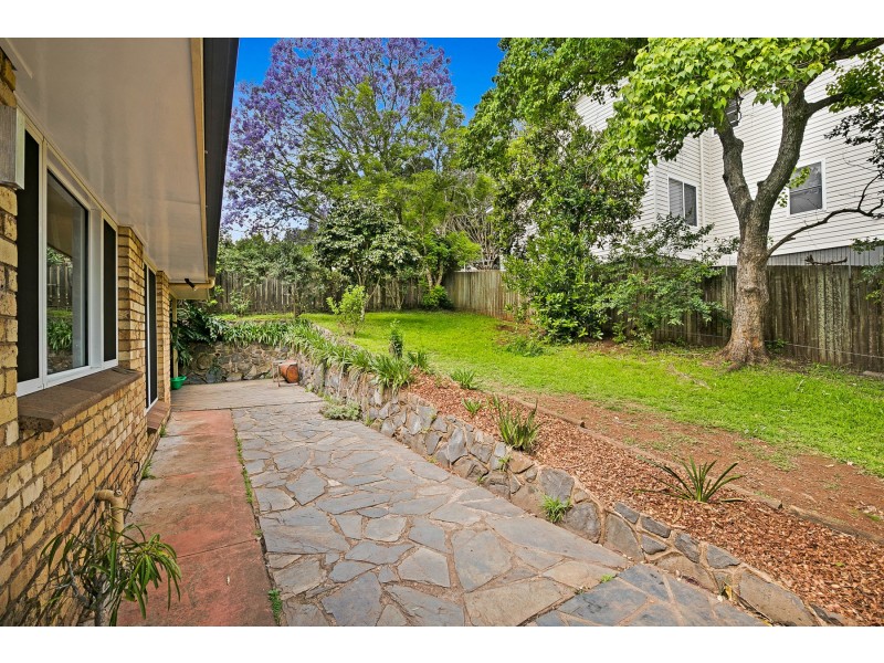 42 Mackenzie Street, Mount Lofty QLD 4350
