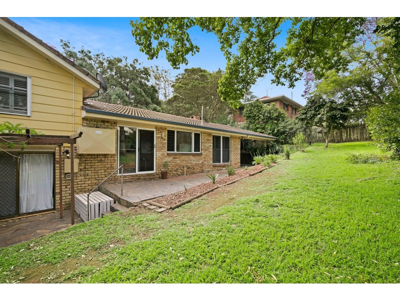 42 Mackenzie Street, Mount Lofty QLD 4350
