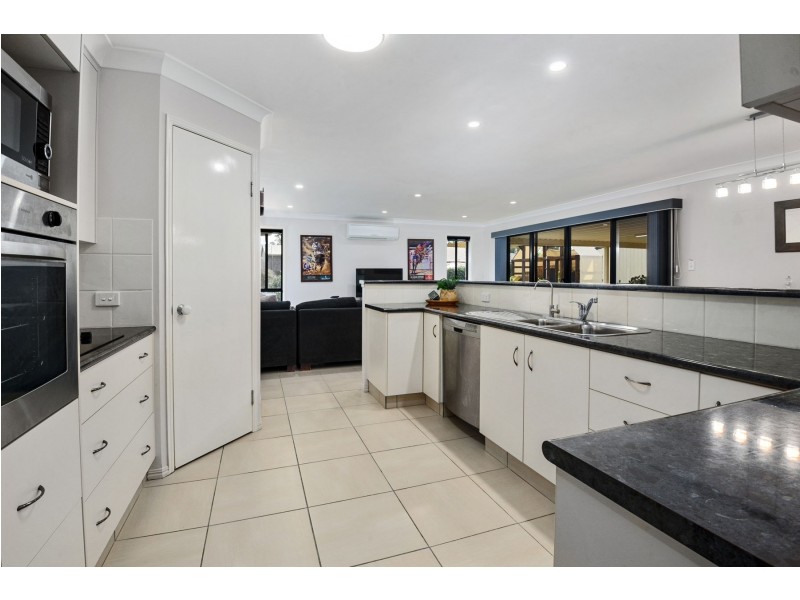 6 Mocatta Street, Goombungee QLD 4354