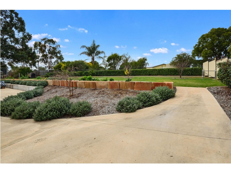 6 Mocatta Street, Goombungee QLD 4354