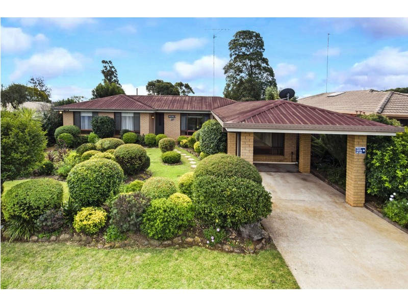 24 Cabarita Crescent, Glenvale QLD 4350