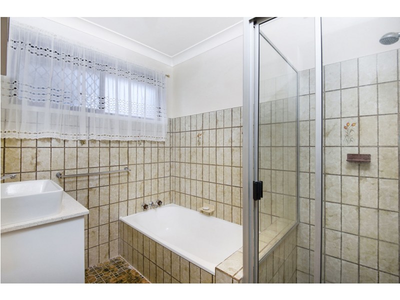 24 Cabarita Crescent, Glenvale QLD 4350