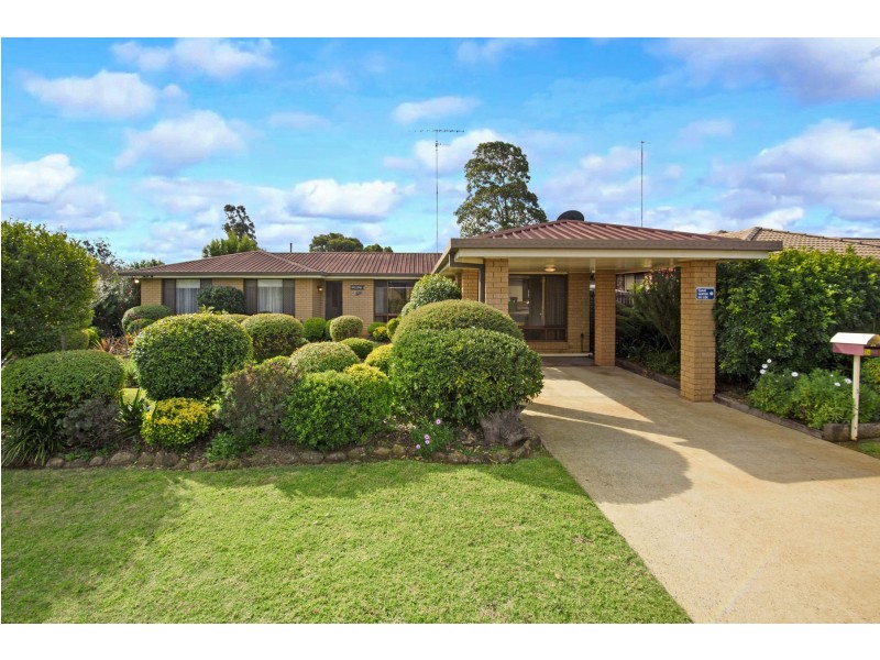24 Cabarita Crescent, Glenvale QLD 4350