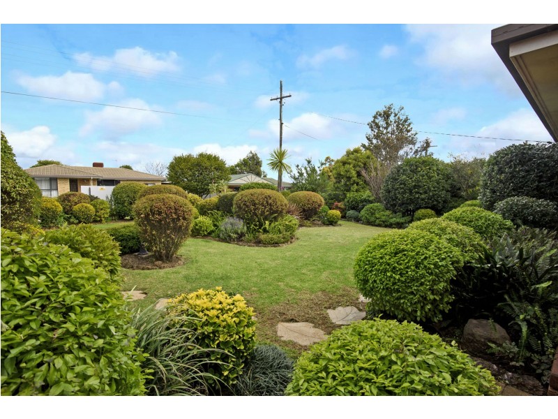 24 Cabarita Crescent, Glenvale QLD 4350